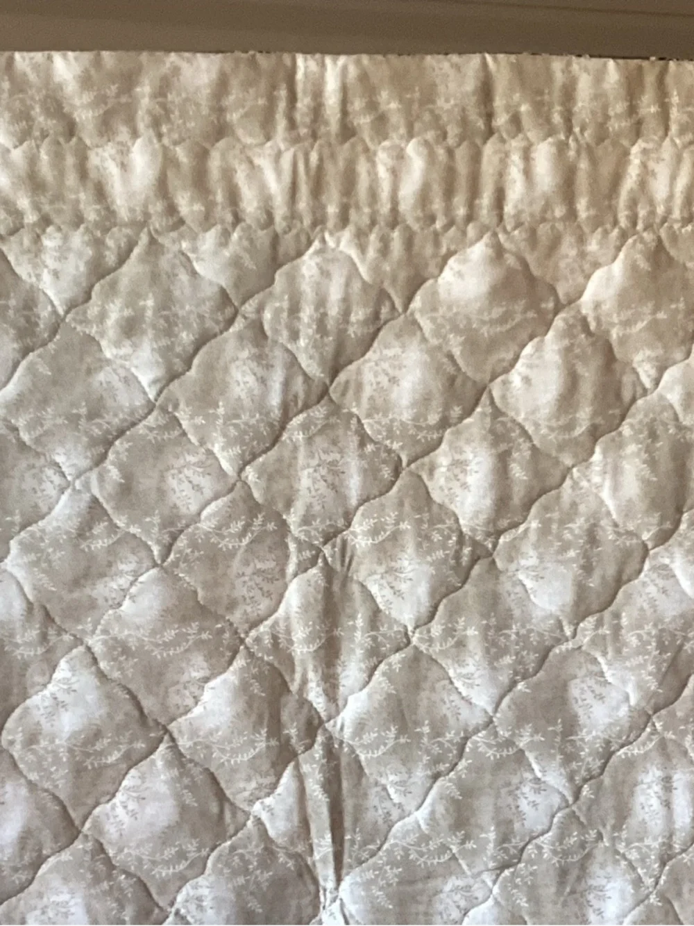 NWT. Hand Crafted Honey Bees Quilt
